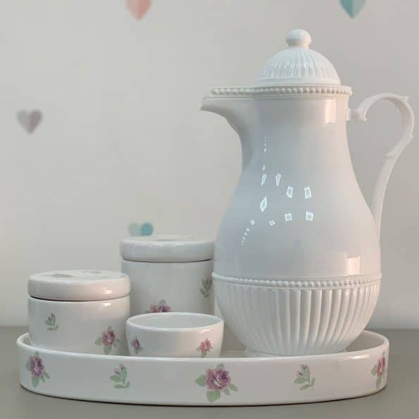 Kit Higiene Bebê Floral Lilás e Bandeja Oval 5 Peças